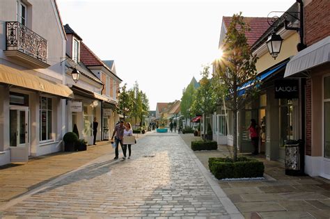 factory outlets in Paris